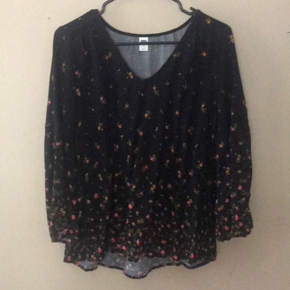 Old Navy Tops - BOGOFREE! Floral V-Neck Flowy Top